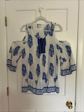 T2 Love White Cold-Shoulder Tunic with Blue Floral Print